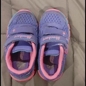 Gently worn girls toddler 7 Skechers sneakers
